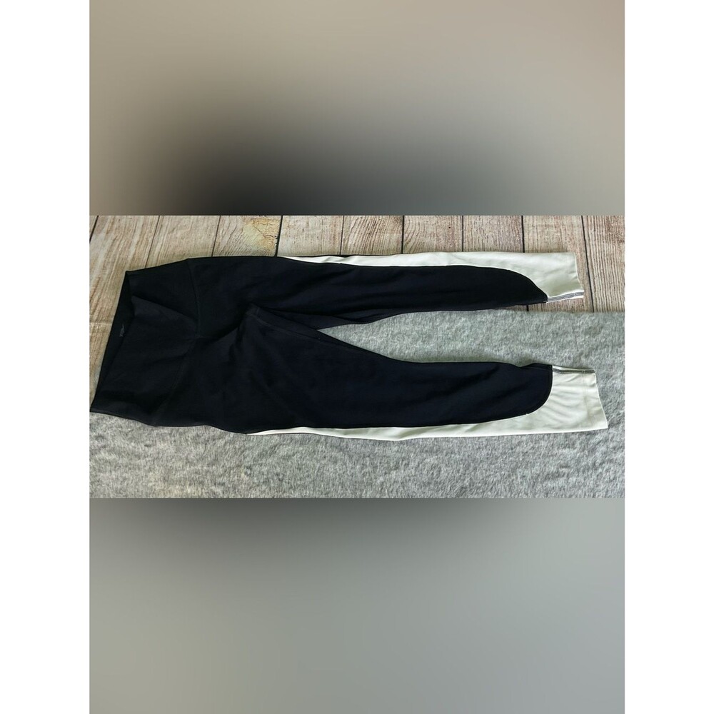 Nike Yoga Dri Fit Black & White Capri Leggings Size M
